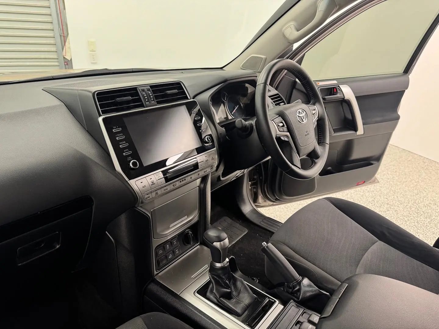 2023 Toyota Landcruiser Prado Gallery Image 33