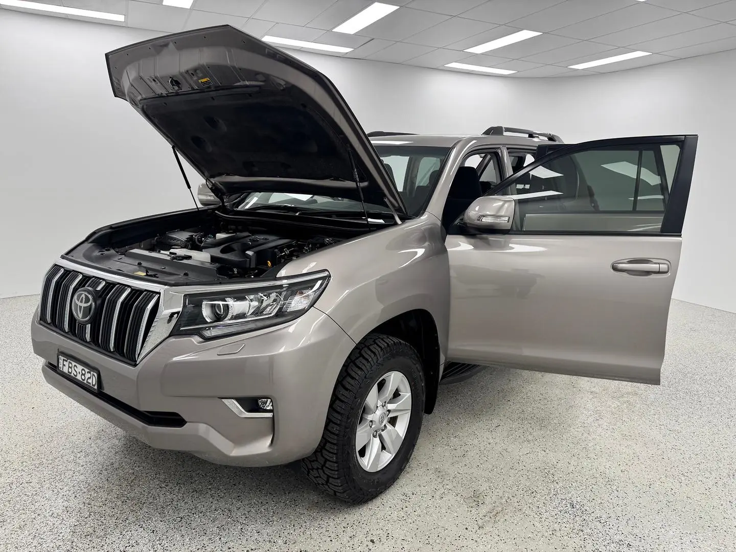 2023 Toyota Landcruiser Prado Gallery Image 12