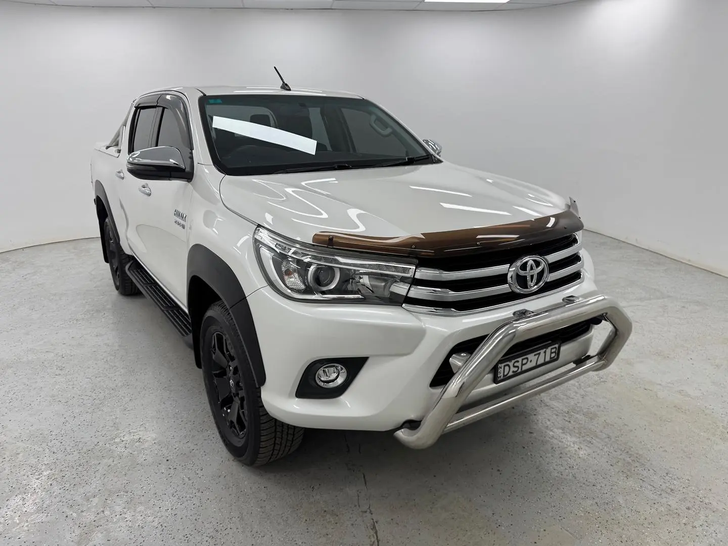 2017 Toyota Hilux Gallery Image 1