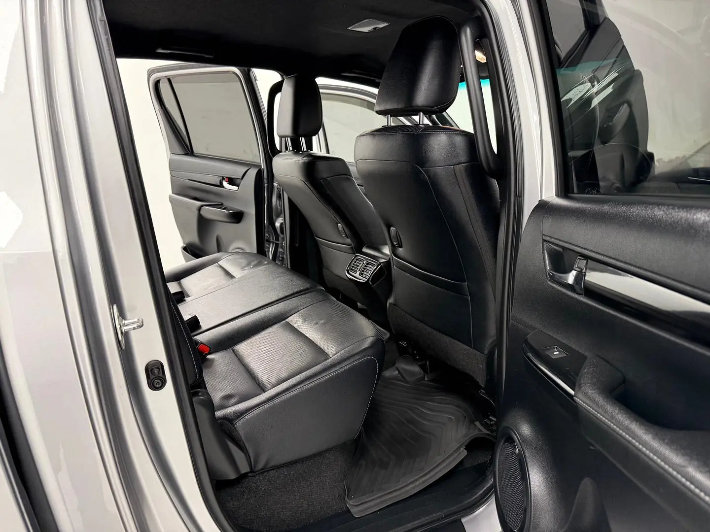 2018 Toyota Hilux Gallery Image 16