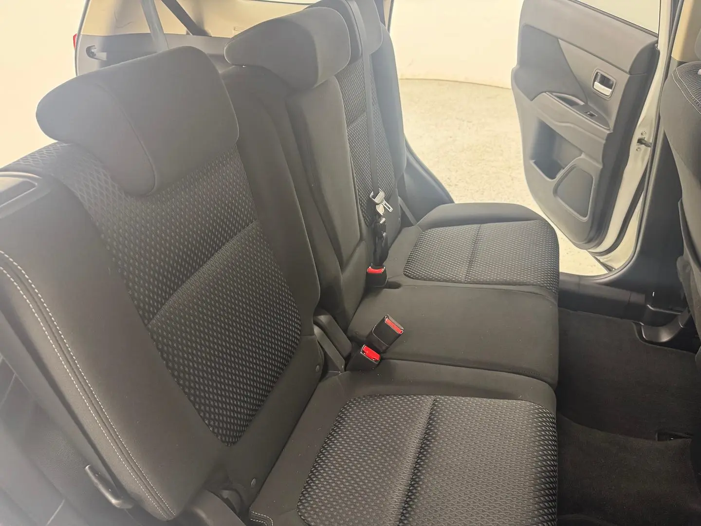 2018 Mitsubishi Outlander Gallery Image 26