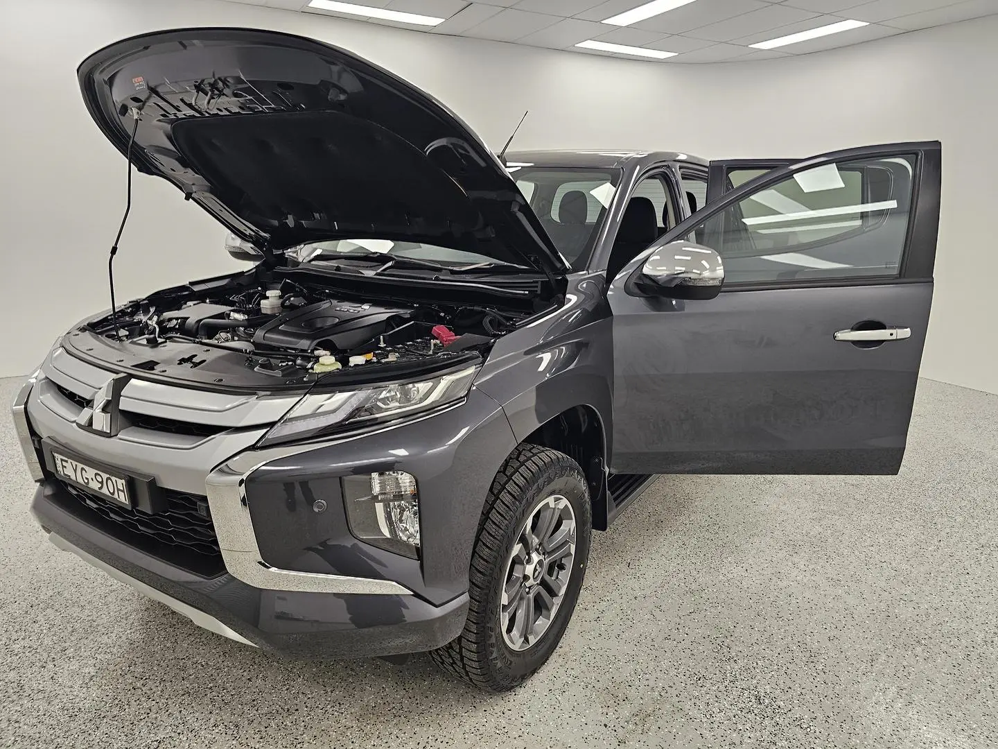 2023 Mitsubishi Triton Gallery Image 8