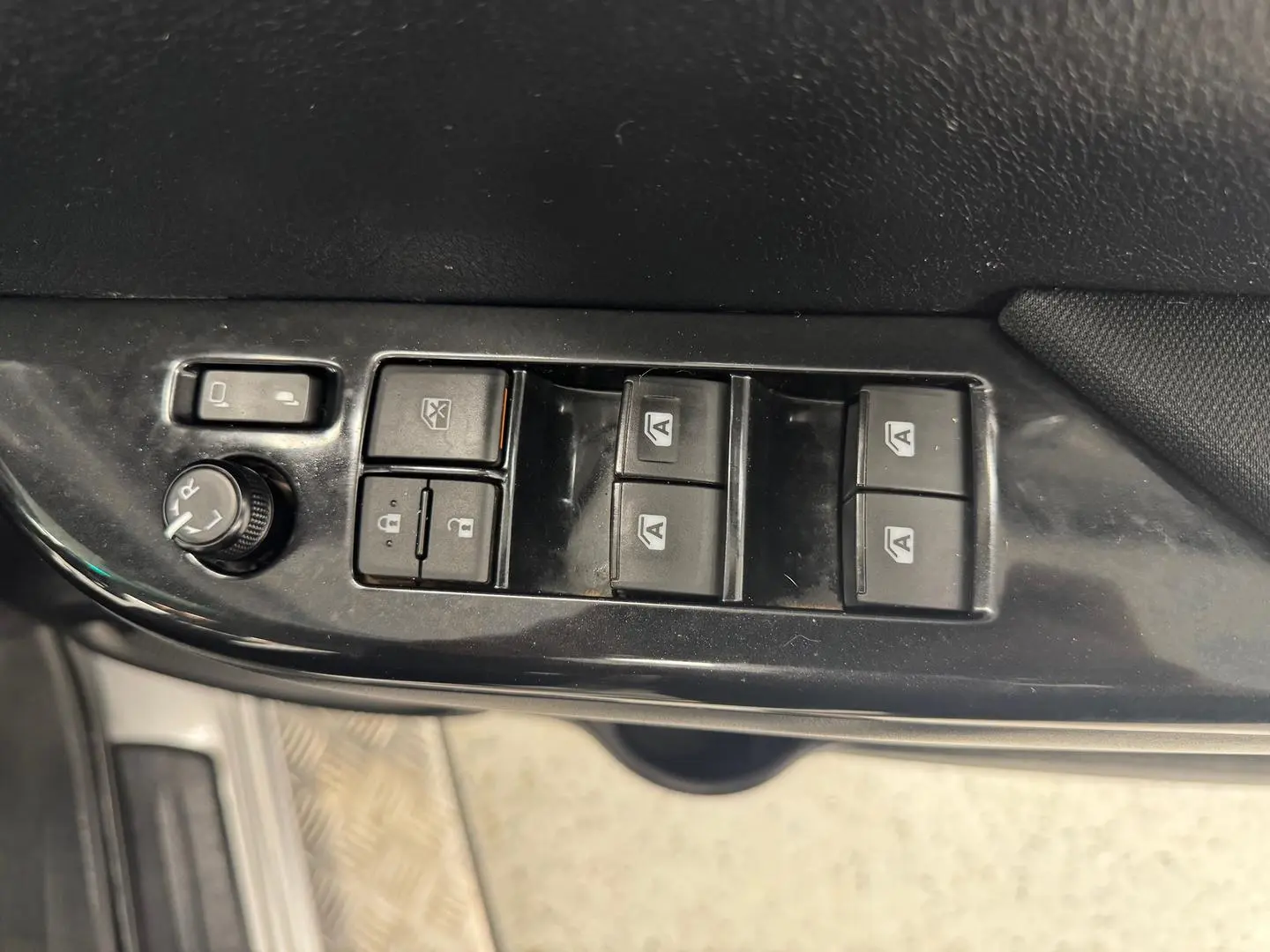 2018 Toyota Hilux Gallery Image 18