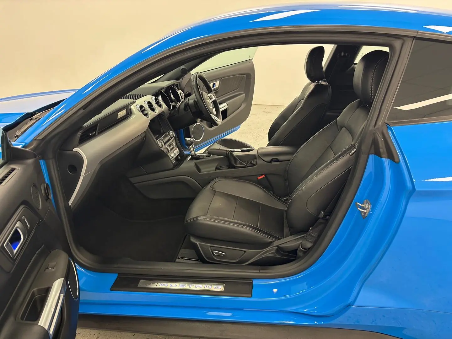 2017 Ford Mustang Gallery Image 17