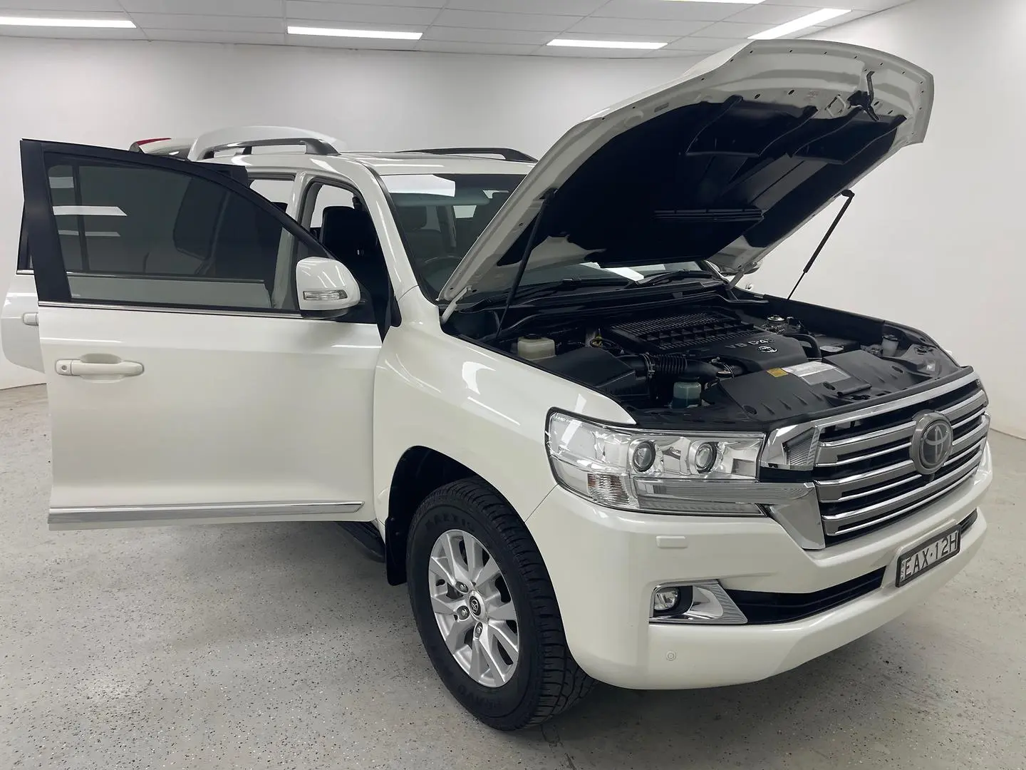 2019 Toyota Landcruiser Gallery Image 8