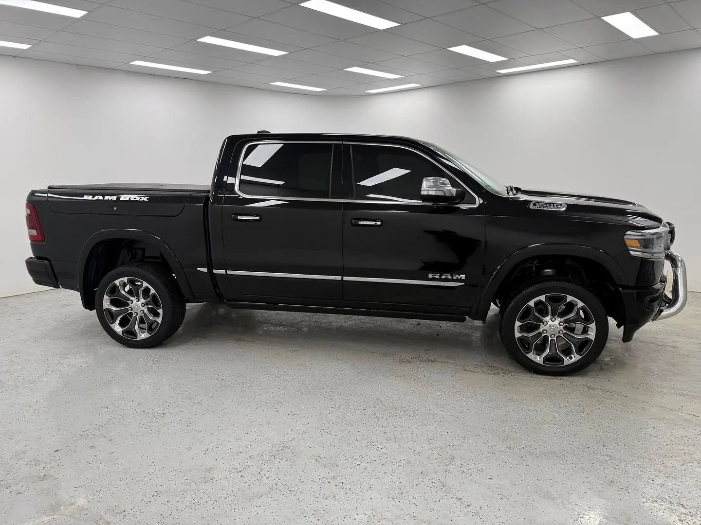 2021 RAM 1500 Gallery Image 2