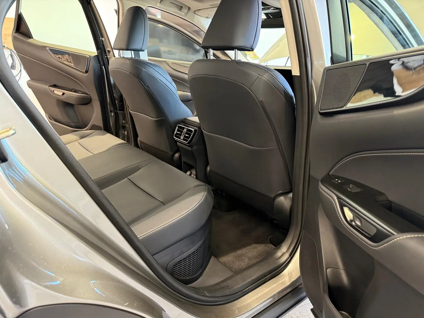 2025 Lexus NX Gallery Image 18