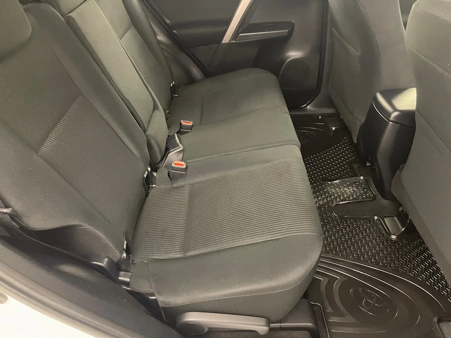 2018 Toyota RAV4 Gallery Image 20