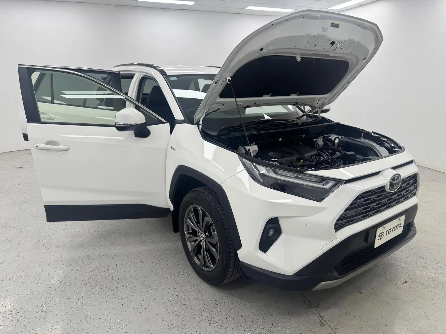 2024 Toyota RAV4 Gallery Image 7