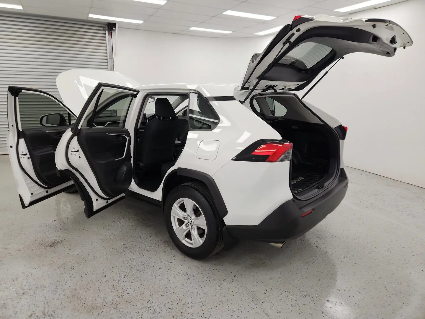 2020 Toyota RAV4 Gallery Image 12