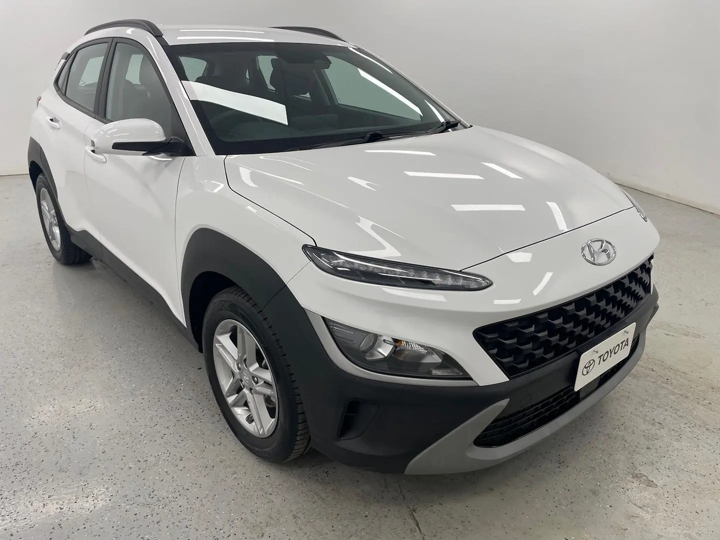 2023 Hyundai Kona Gallery Image 1