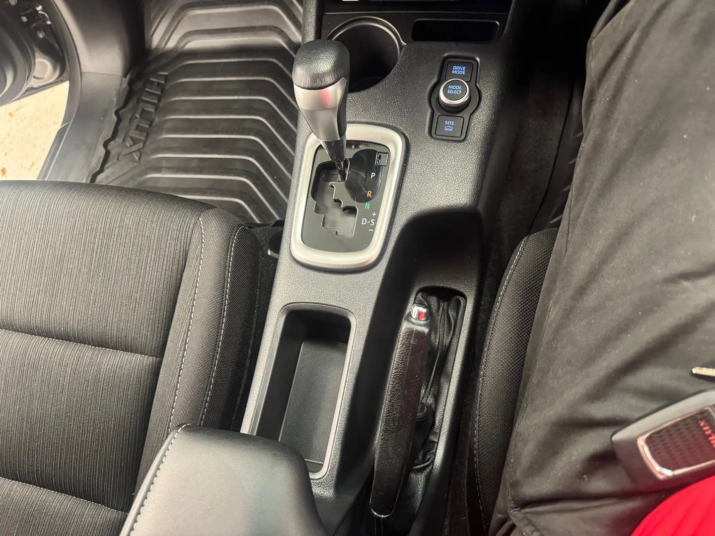 2025 Toyota Hilux Gallery Image 25