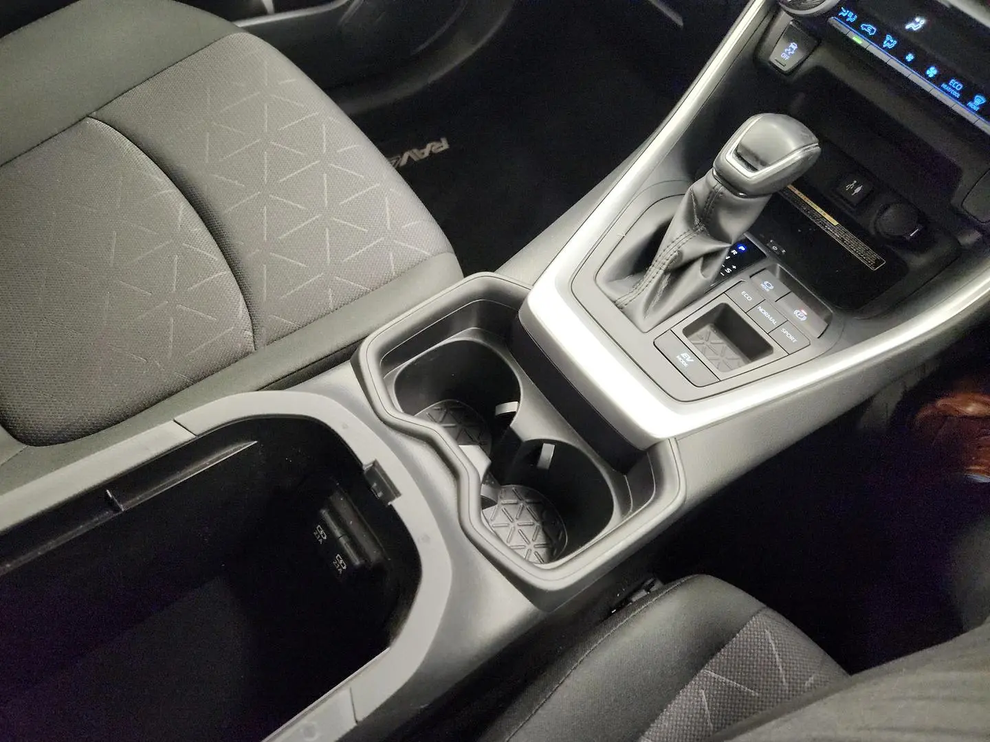 2019 Toyota RAV4 Gallery Image 29