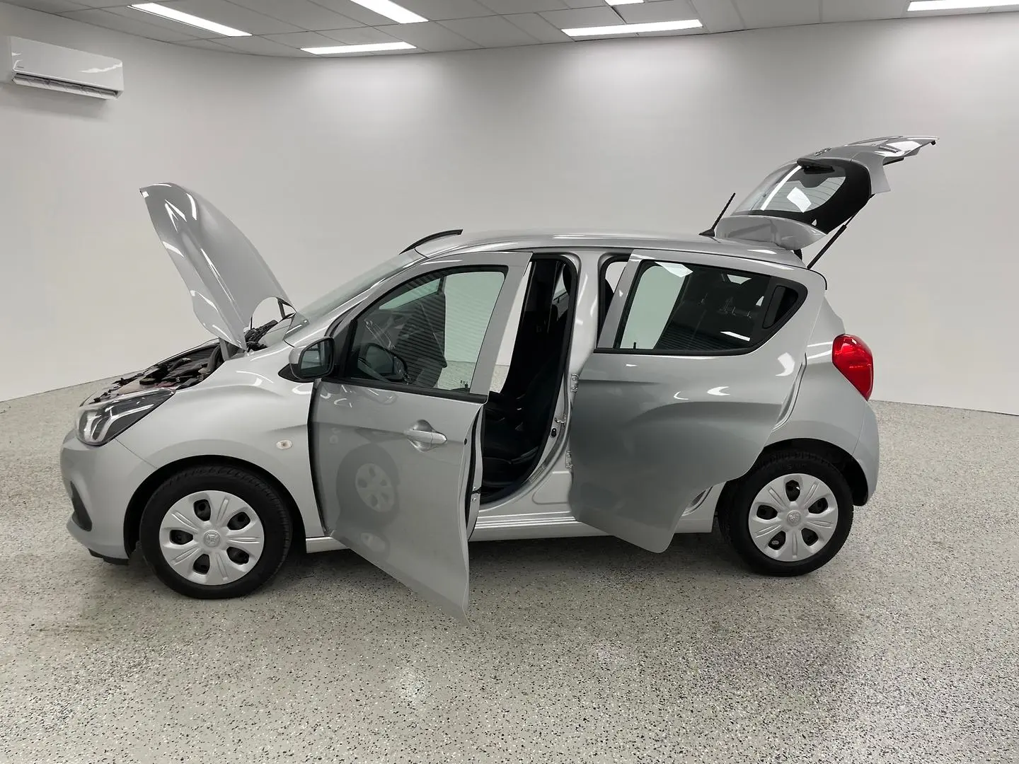 2016 Holden Spark Gallery Image 9