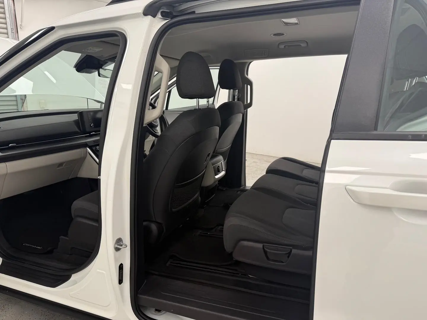 2023 Kia Carnival Gallery Image 10