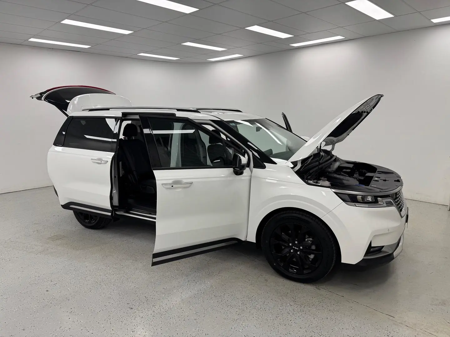 2023 Kia Carnival Gallery Image 8