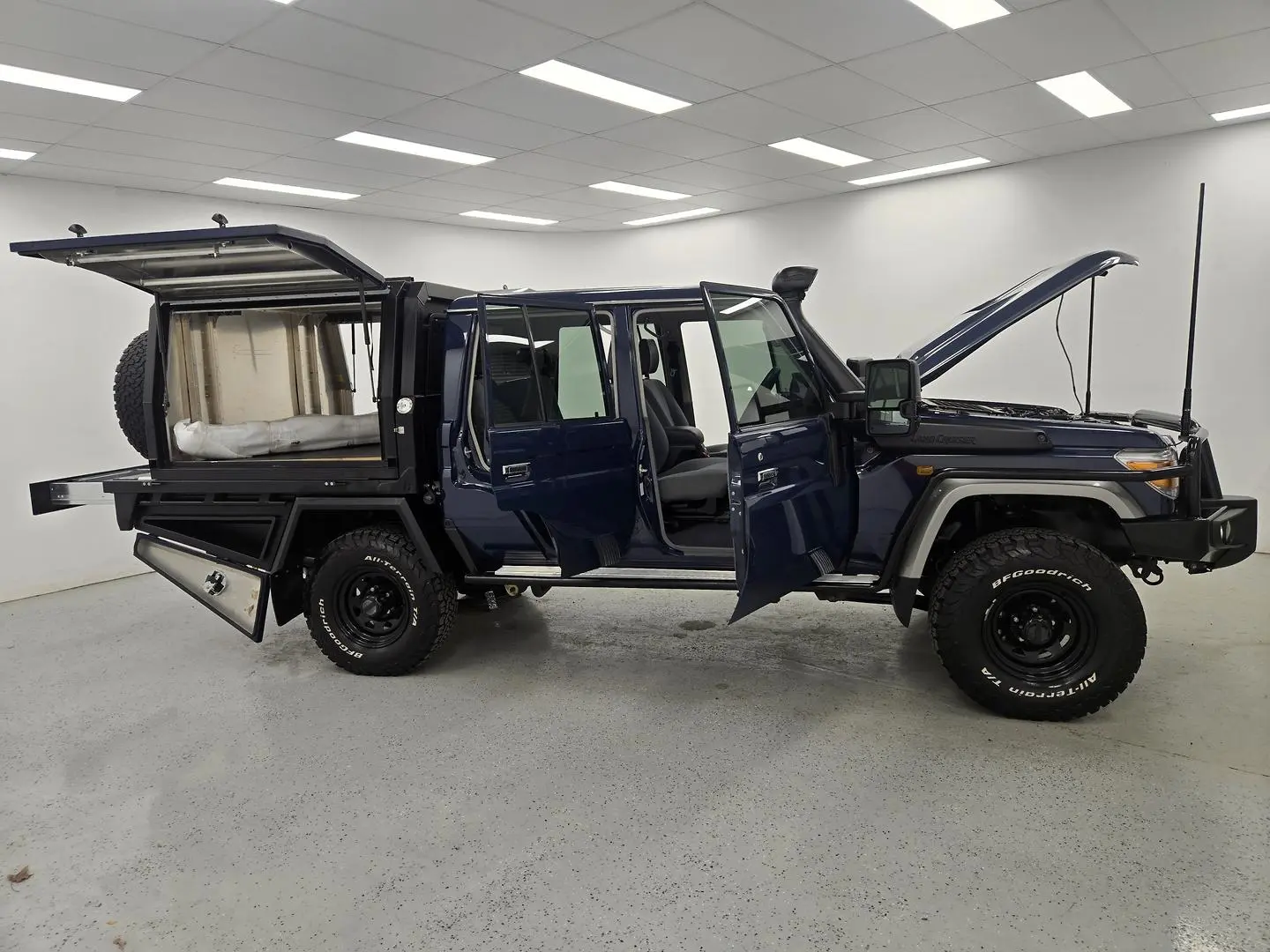 2020 Toyota Landcruiser Gallery Image 9