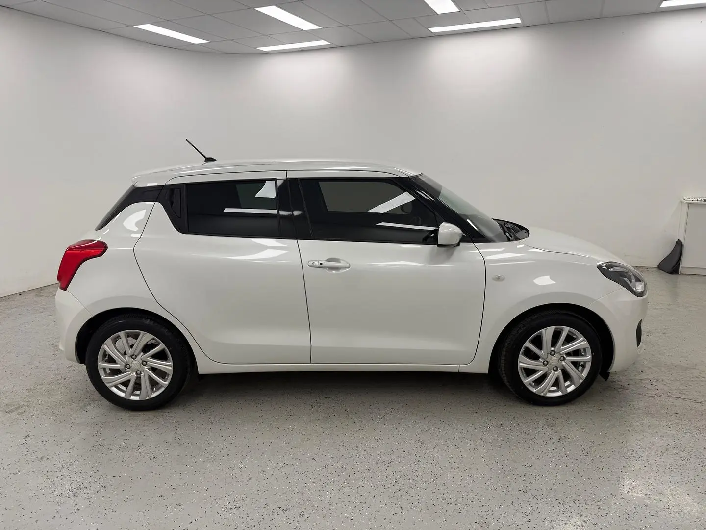 2022 Suzuki Swift Gallery Image 2