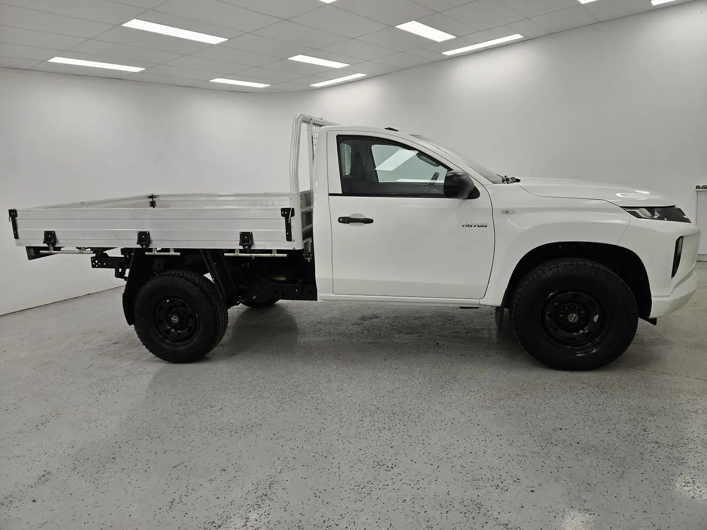 2021 Mitsubishi Triton Gallery Image 2