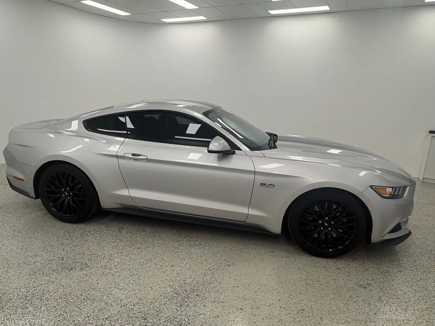 2017 Ford Mustang Gallery Image 2