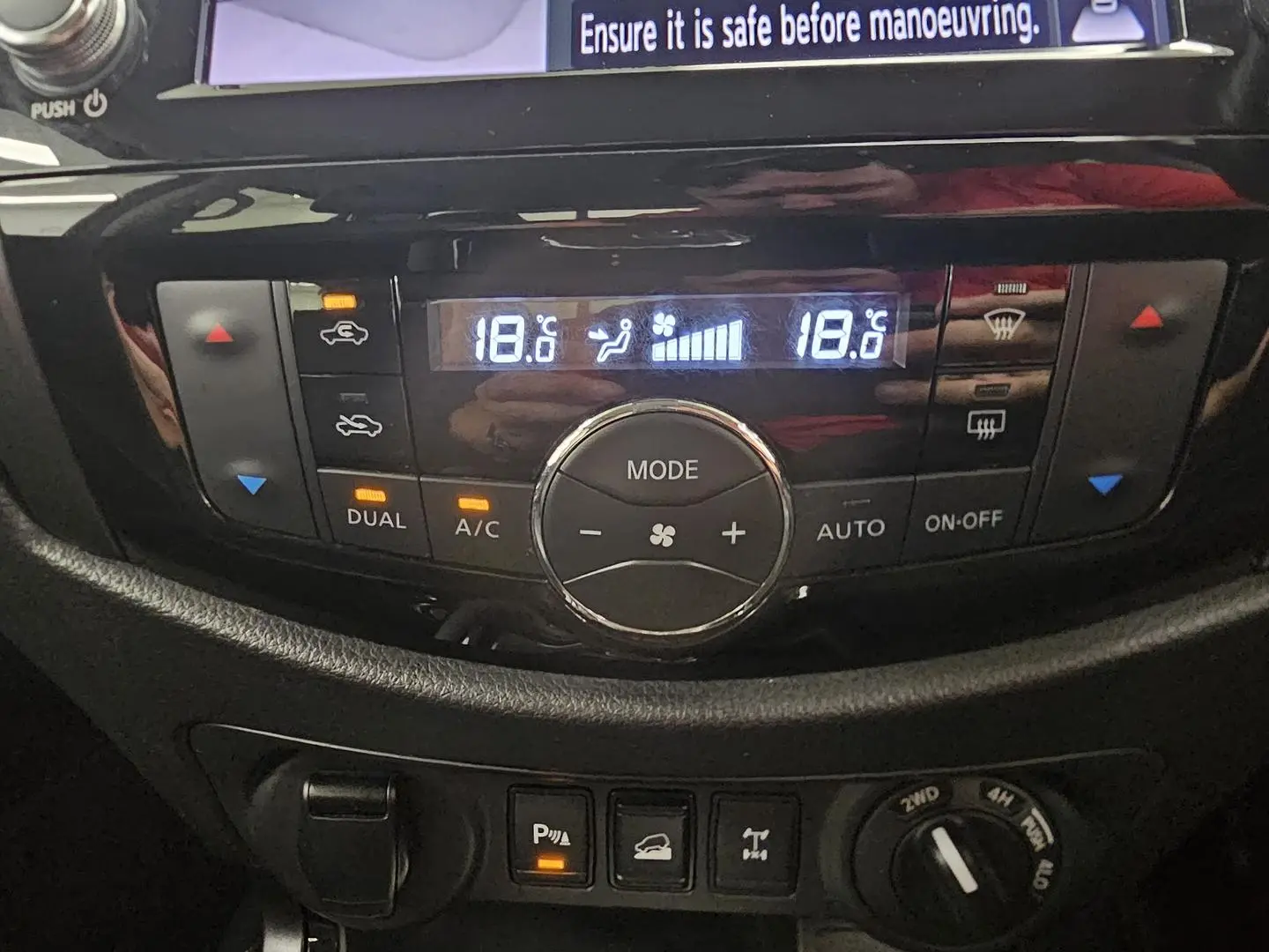 2021 Nissan Navara Gallery Image 30