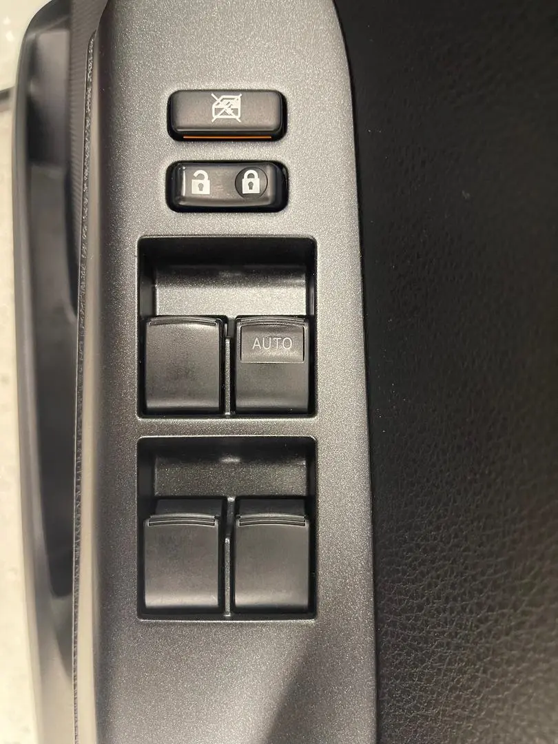 2018 Toyota RAV4 Gallery Image 21