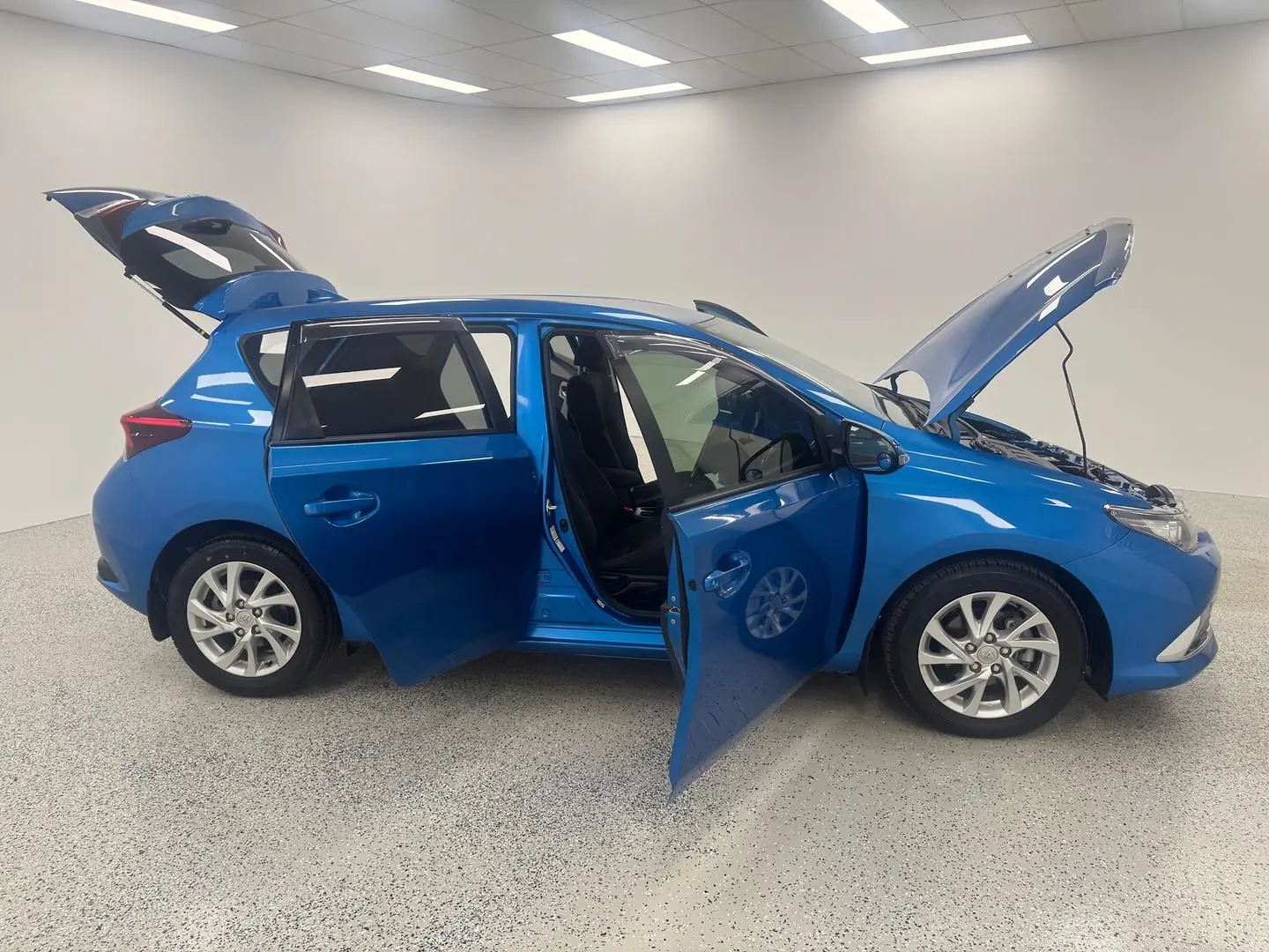 2017 Toyota Corolla Gallery Image 8