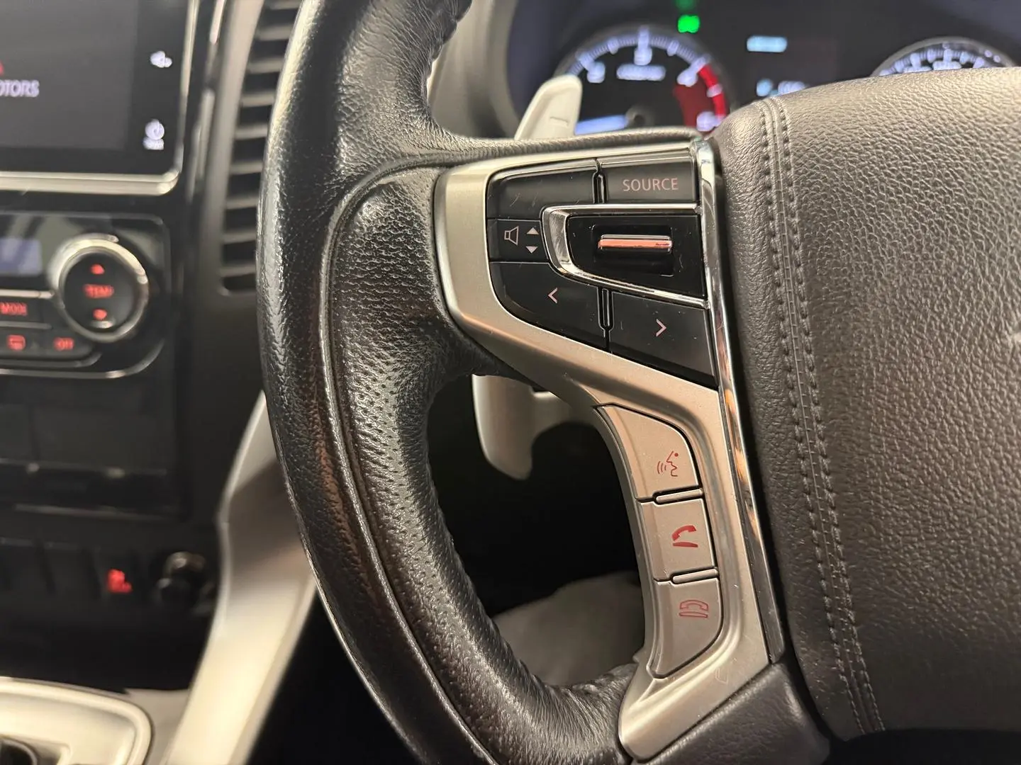 2016 Mitsubishi Pajero Sport Gallery Image 23