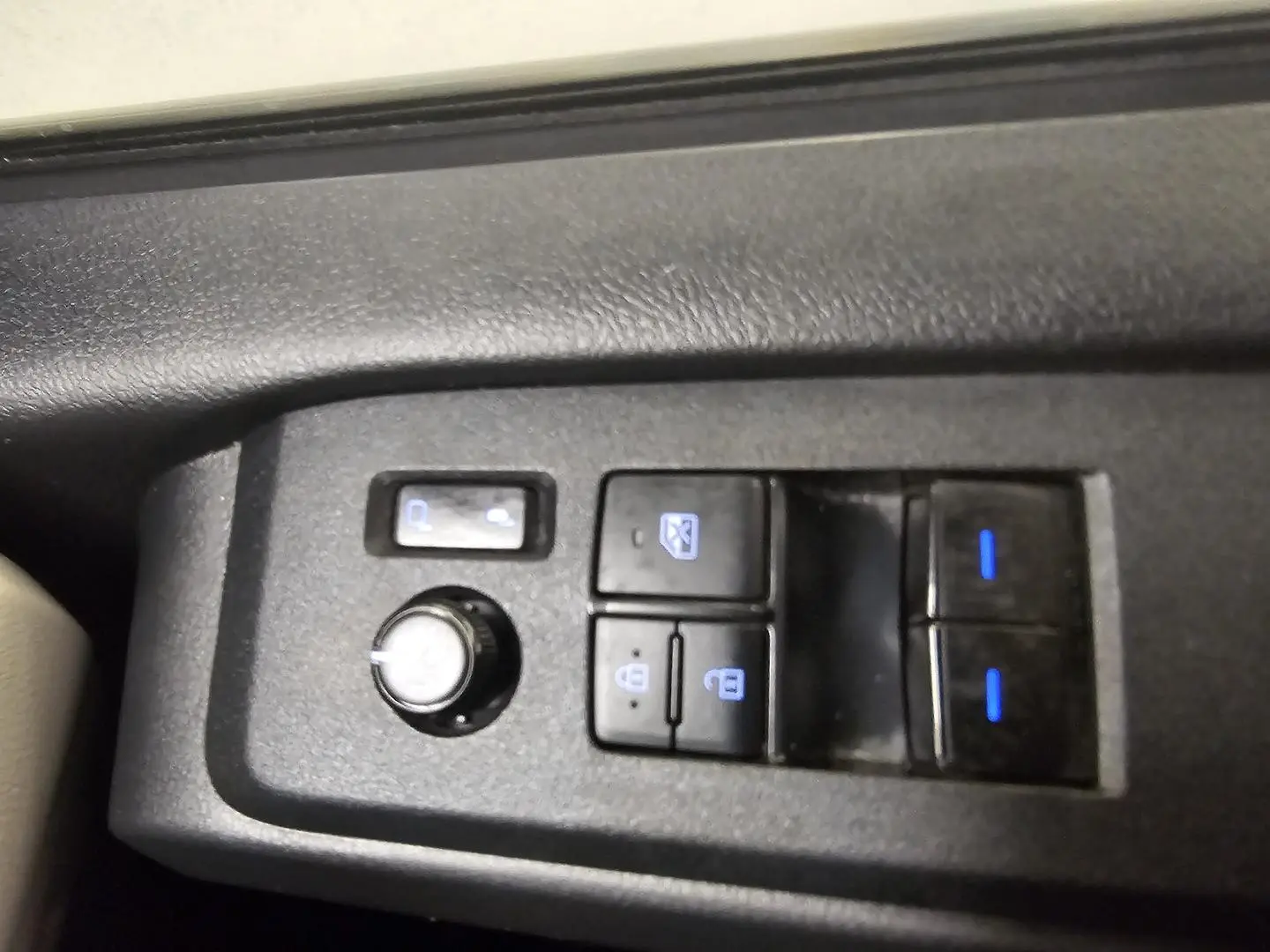 2022 Toyota Hiace Gallery Image 37