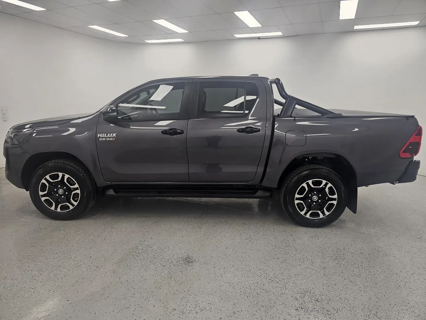 2024 Toyota Hilux Gallery Image 6
