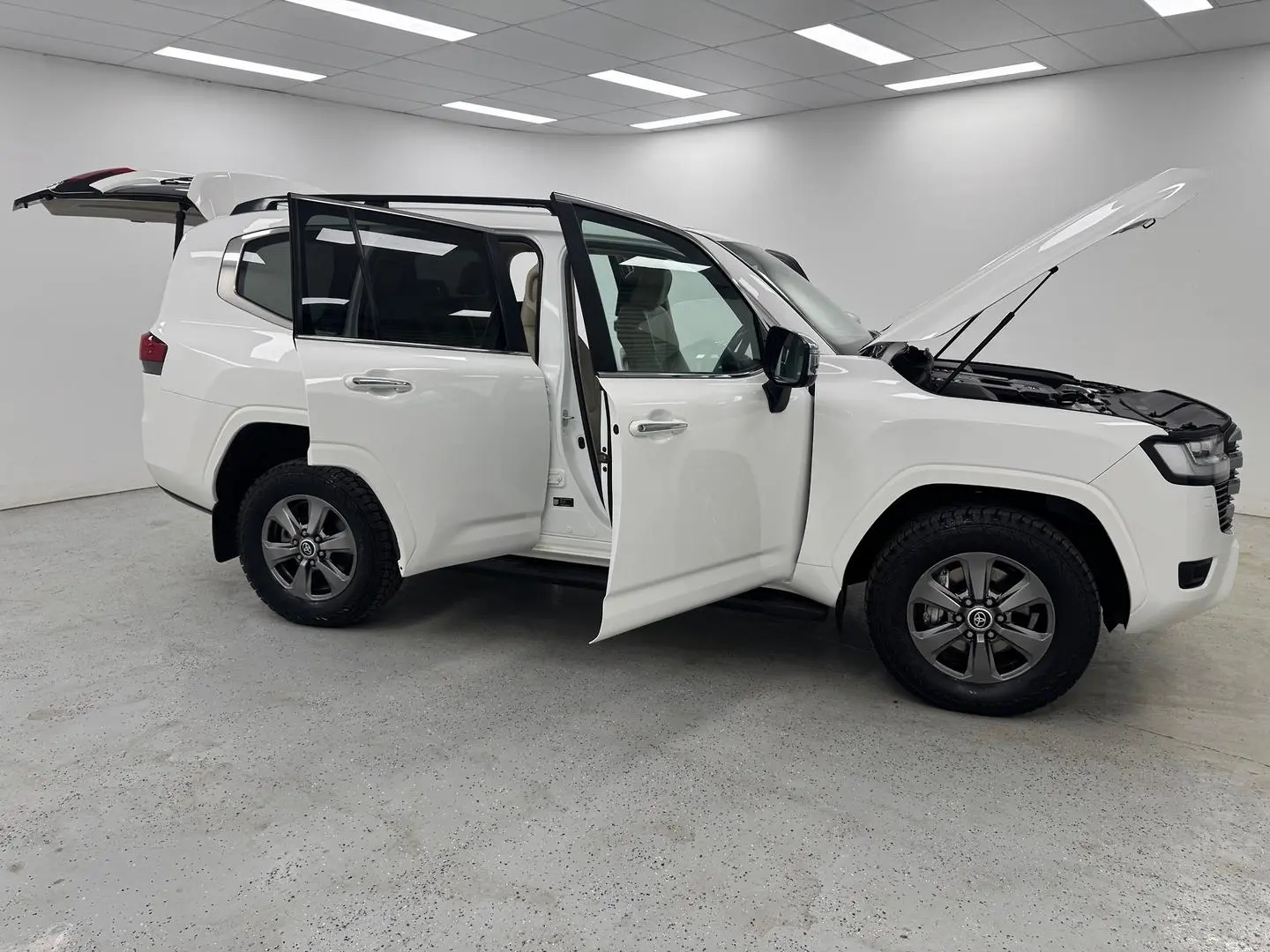 2022 Toyota Landcruiser Gallery Image 8