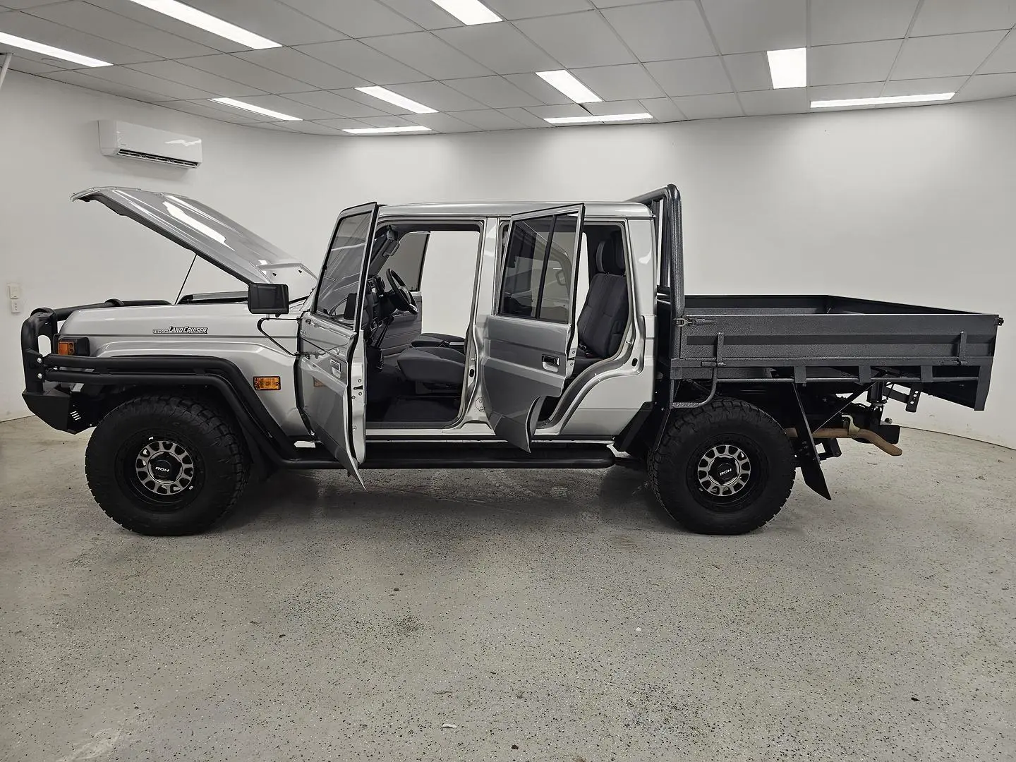 2024 Toyota Landcruiser Gallery Image 9