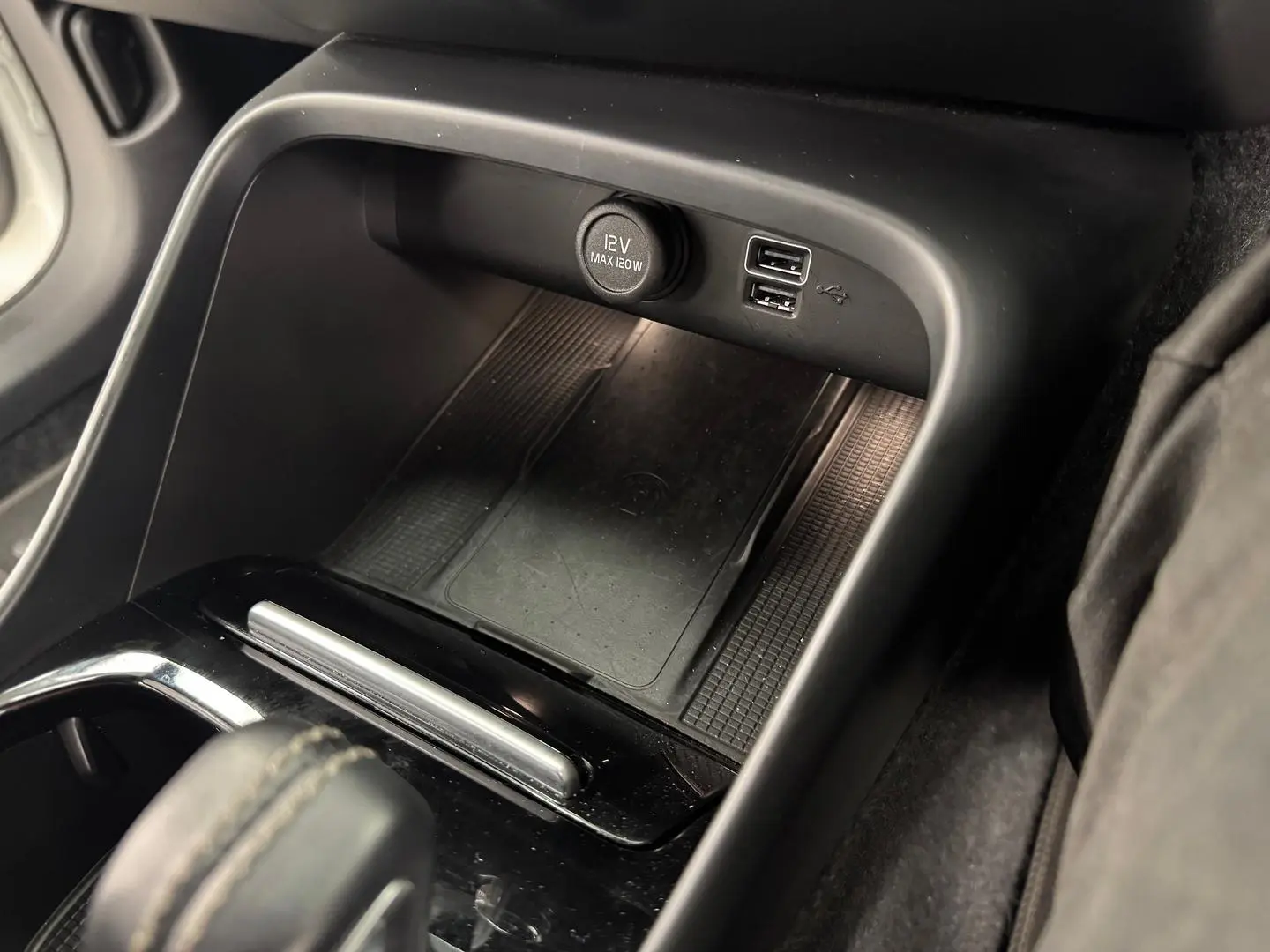 2020 Volvo XC40 Gallery Image 23