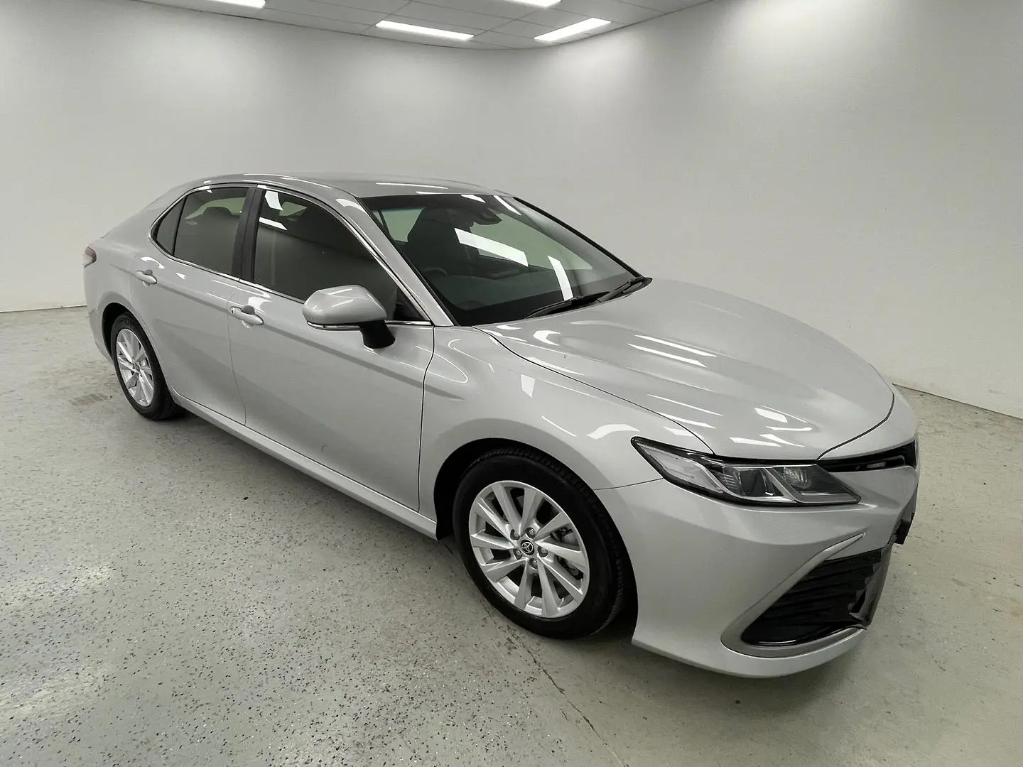 2023 Toyota Camry Gallery Image 2