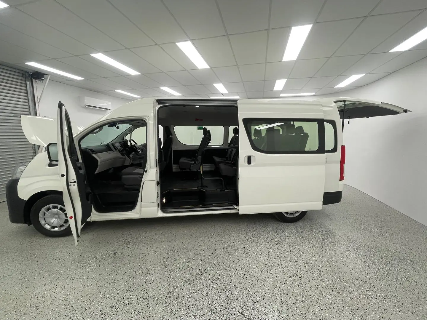 2019 Toyota Hiace Gallery Image 8