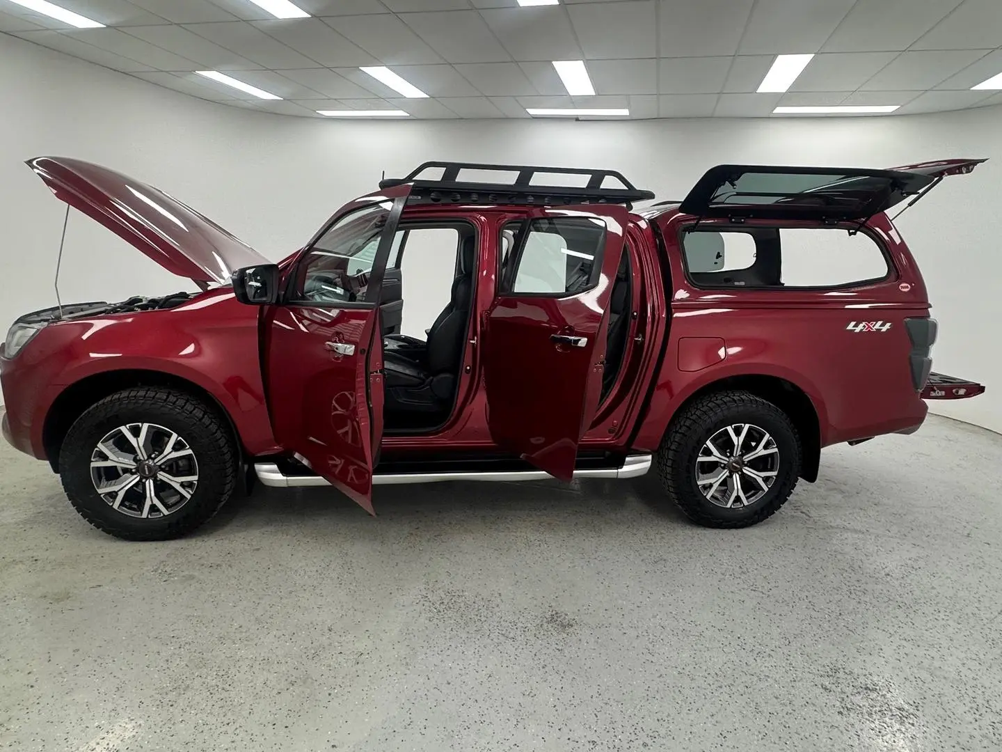 2022 Isuzu D-MAX Gallery Image 11