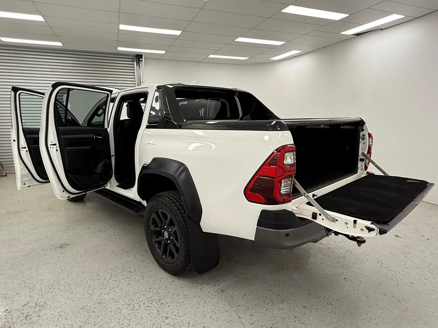 2023 Toyota Hilux Gallery Image 13