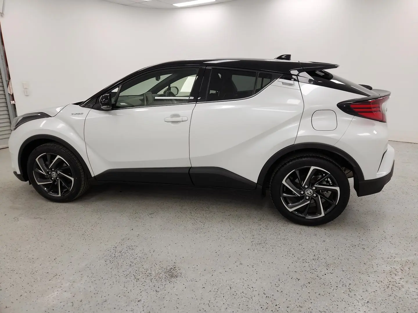 2022 Toyota C-HR Gallery Image 6