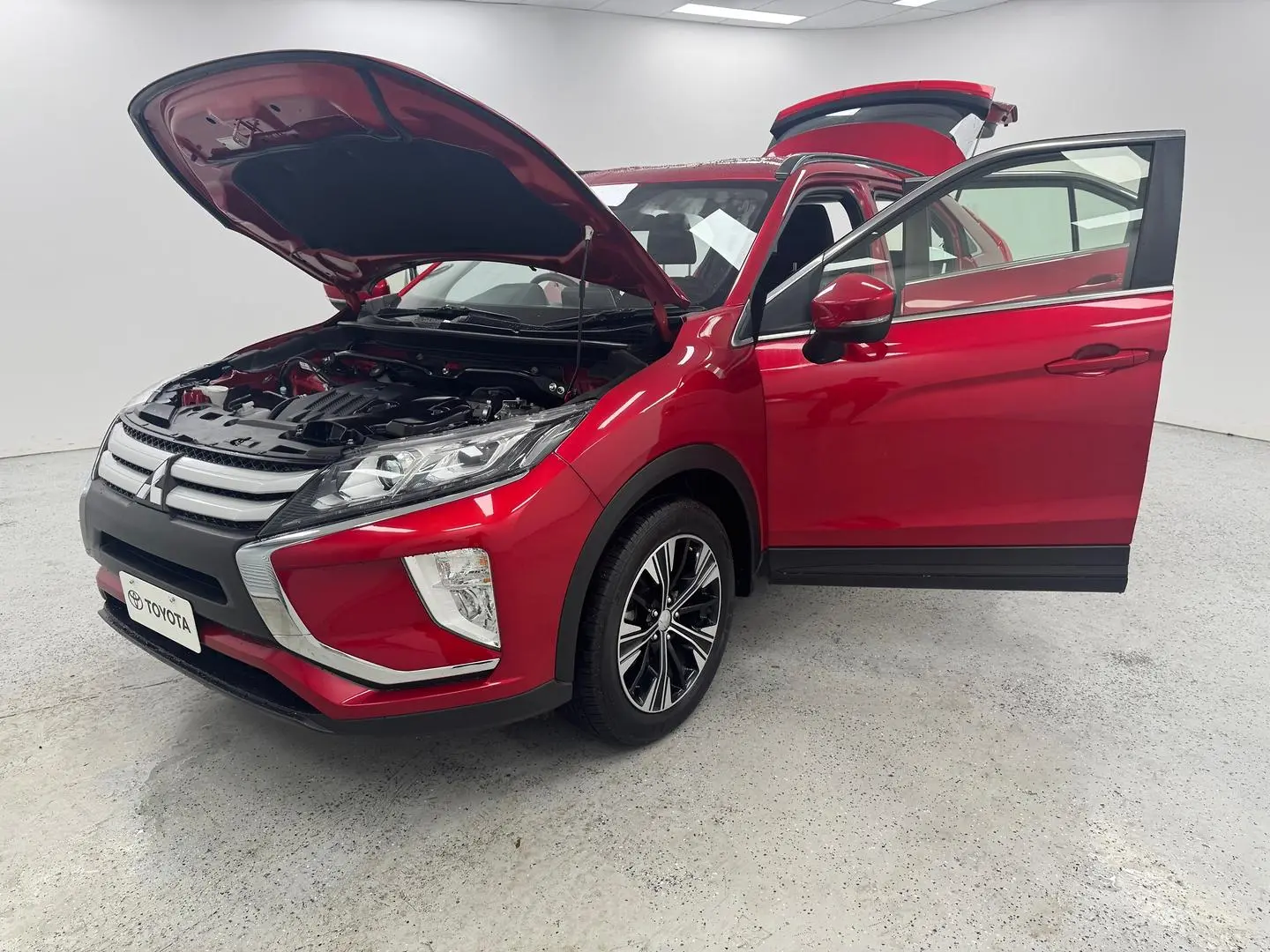 2019 Mitsubishi Eclipse Cross Gallery Image 13
