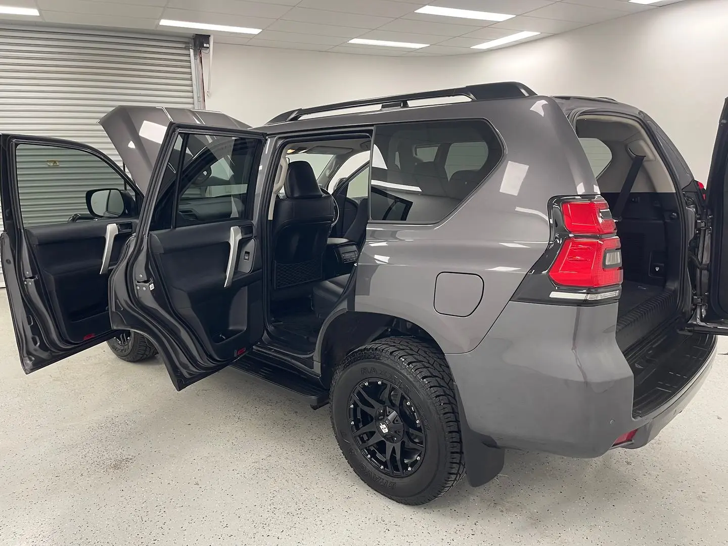 2021 Toyota Landcruiser Prado Gallery Image 11