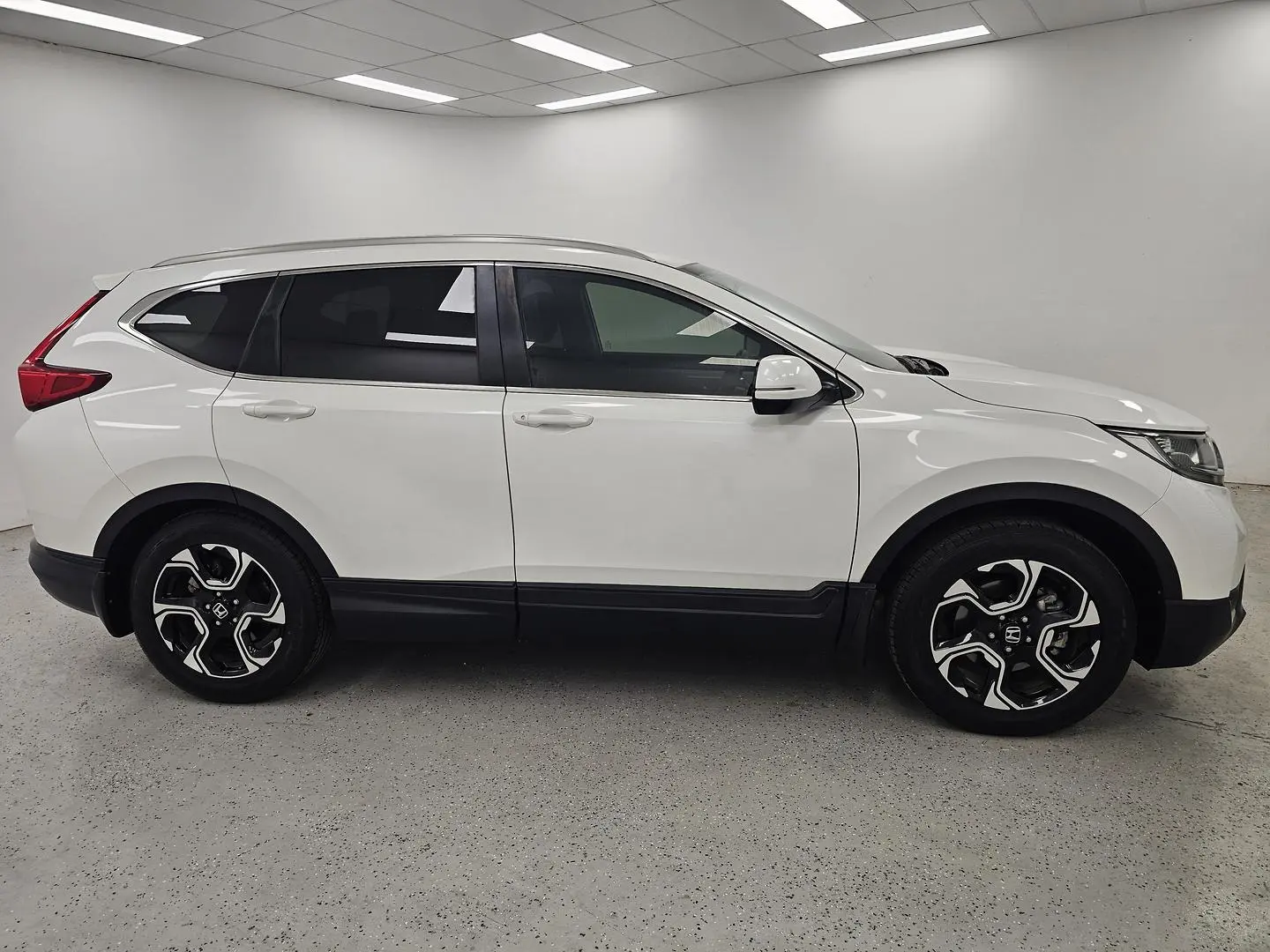 2018 Honda CR-V Gallery Image 2