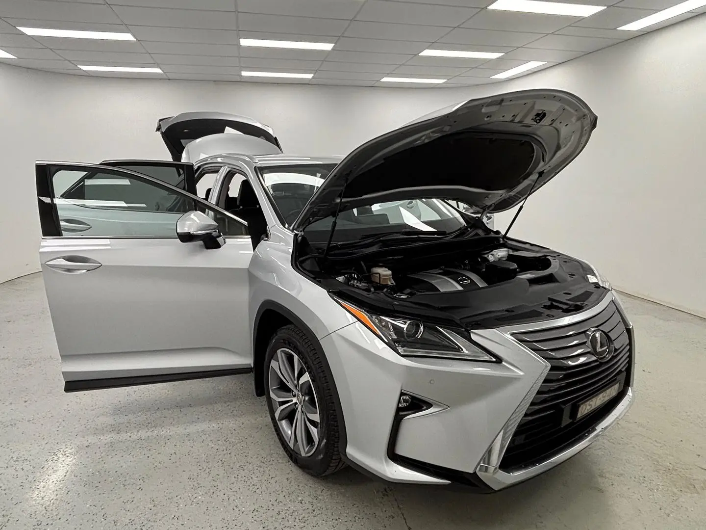 2017 Lexus RX Gallery Image 8