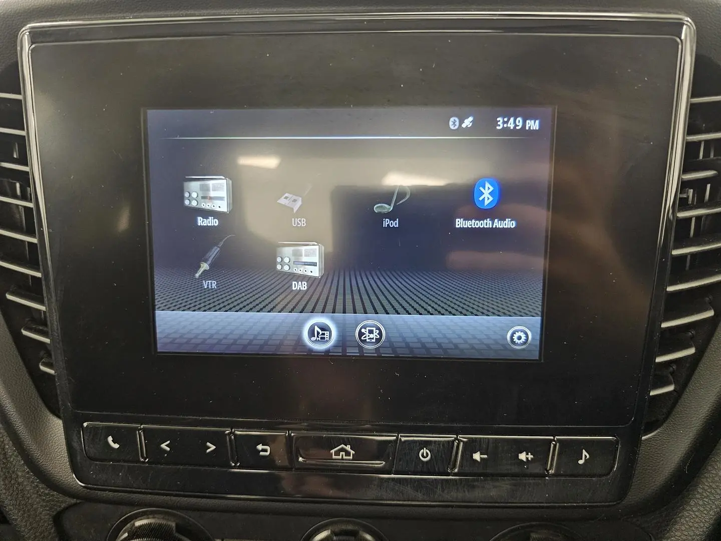 2023 Isuzu D-MAX Gallery Image 24