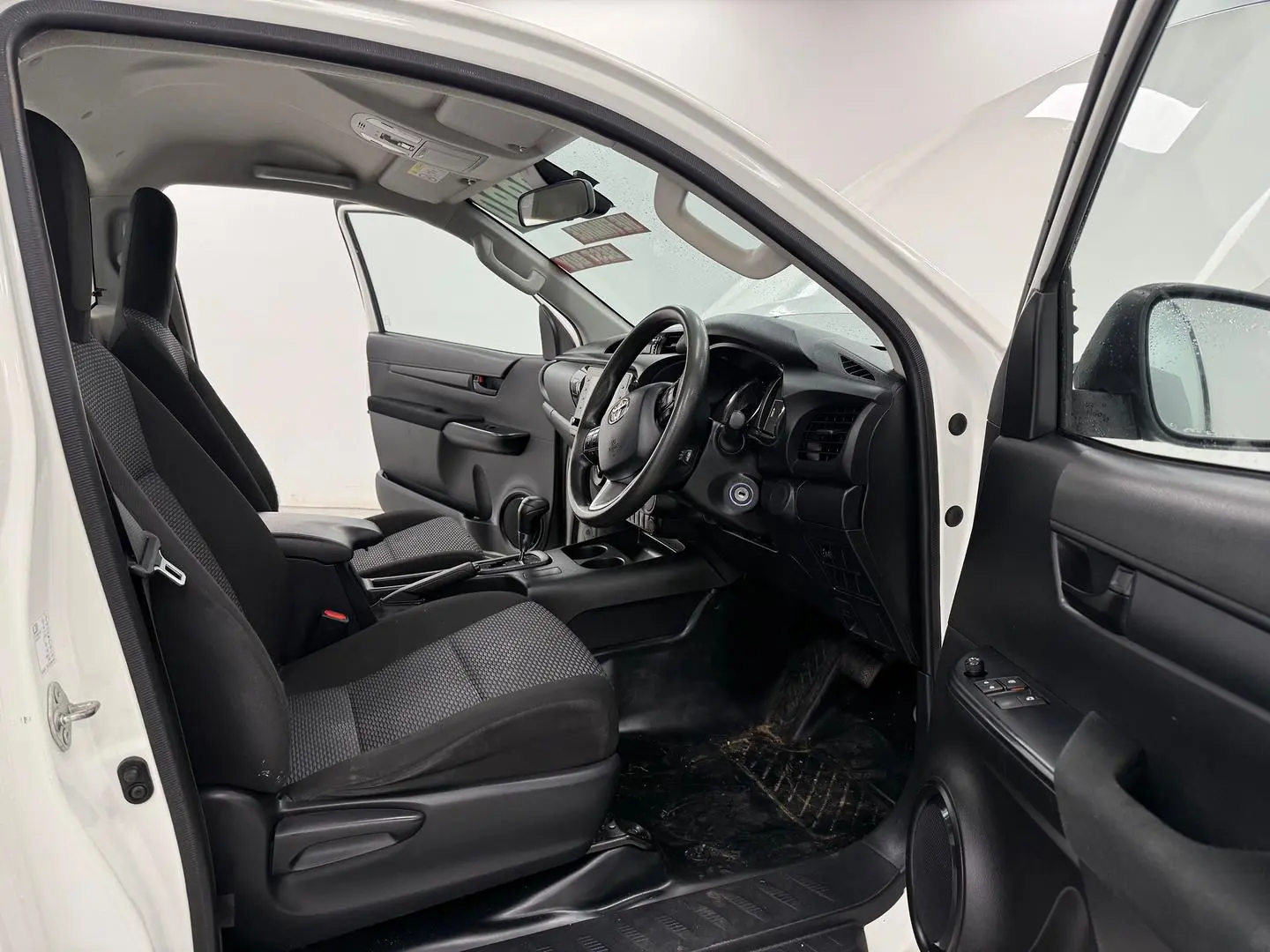 2022 Toyota Hilux Gallery Image 13