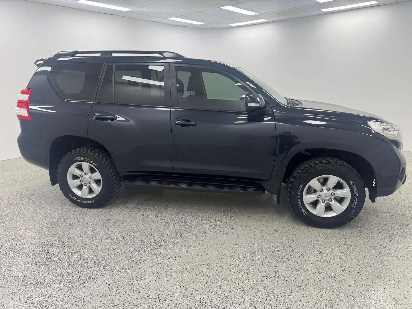 2016 Toyota Landcruiser Prado Gallery Image 2