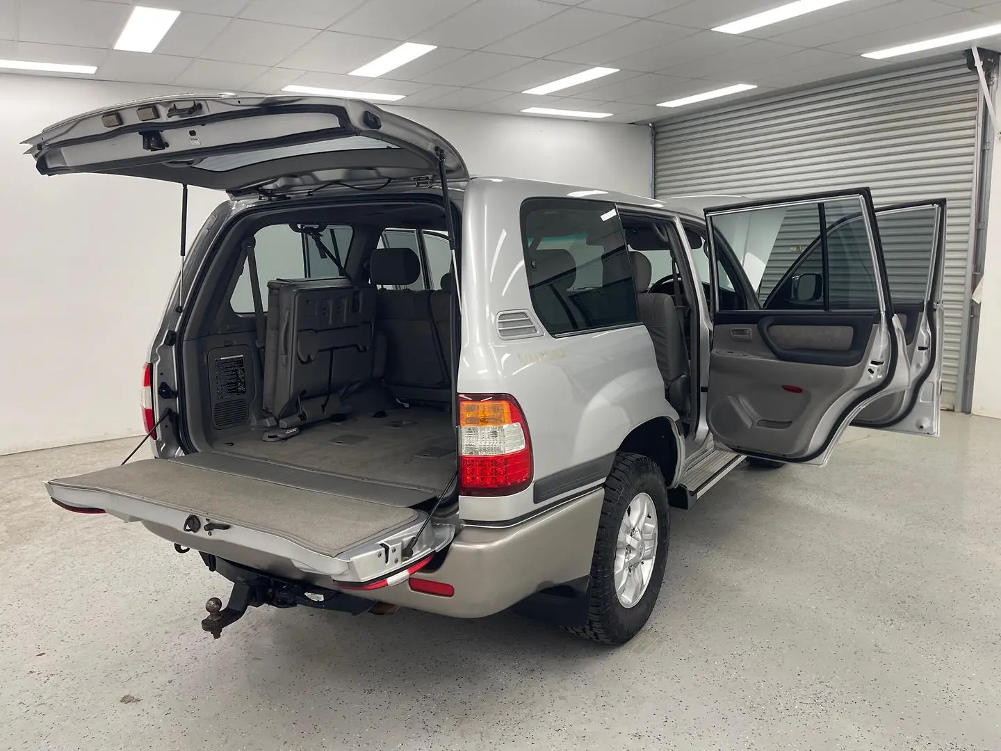 2006 Toyota Landcruiser Gallery Image 11