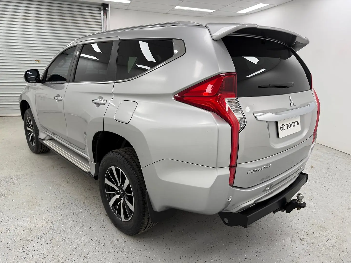 2016 Mitsubishi Pajero Sport Gallery Image 5