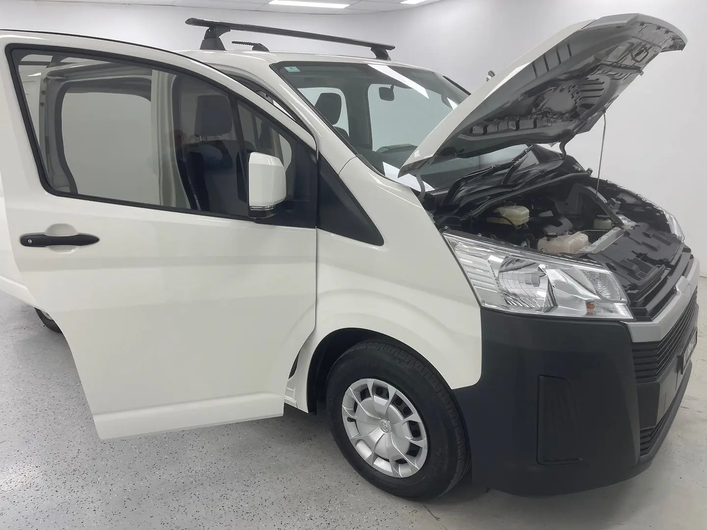 2020 Toyota Hiace Gallery Image 8