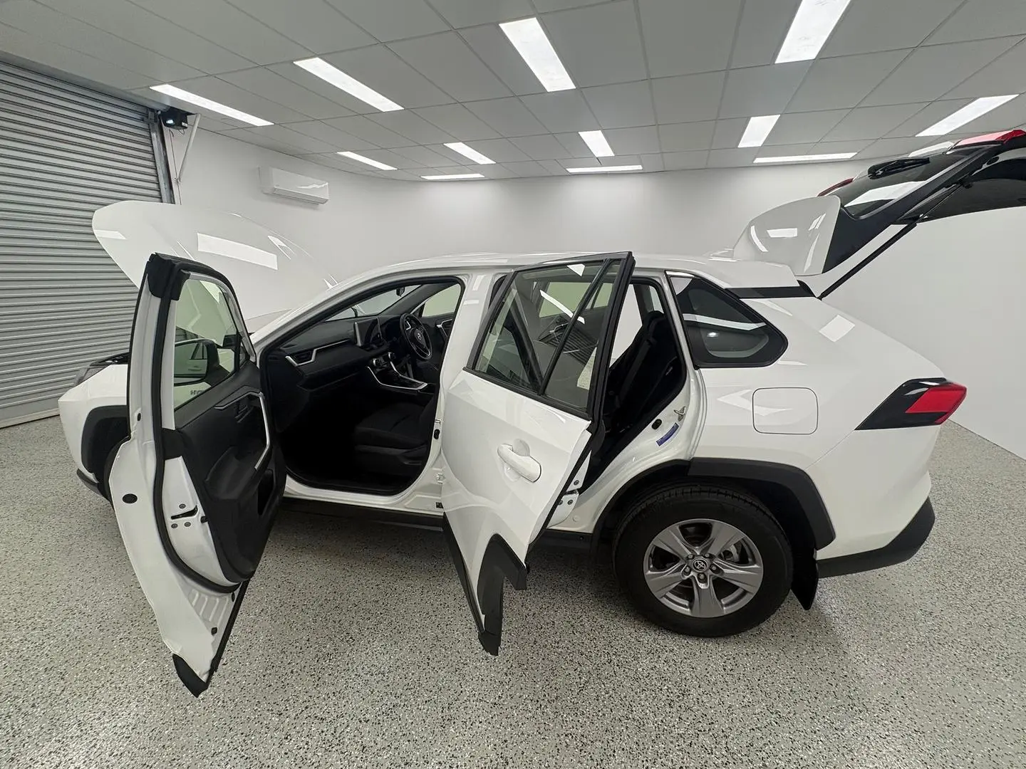 2024 Toyota RAV4 Gallery Image 14