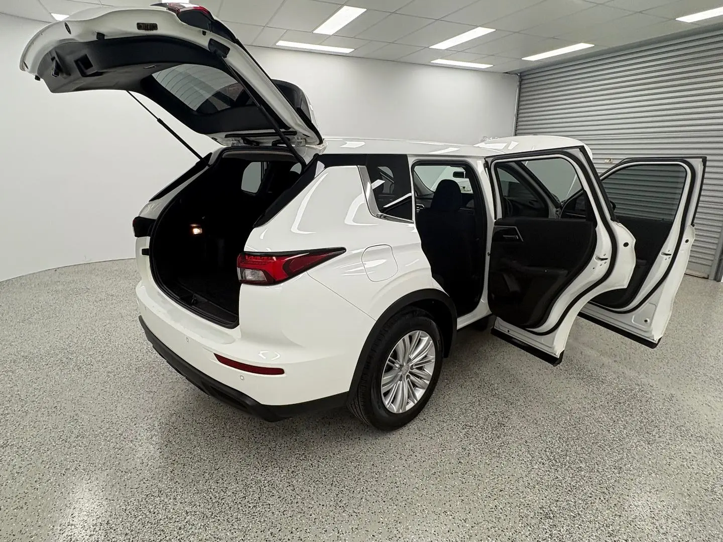 2022 Mitsubishi Outlander Gallery Image 11